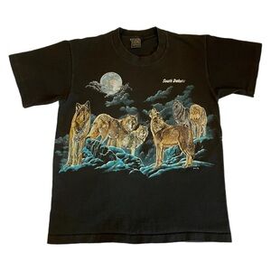 Vintage South Dakota Howling Wolves / Moon T-Shirt